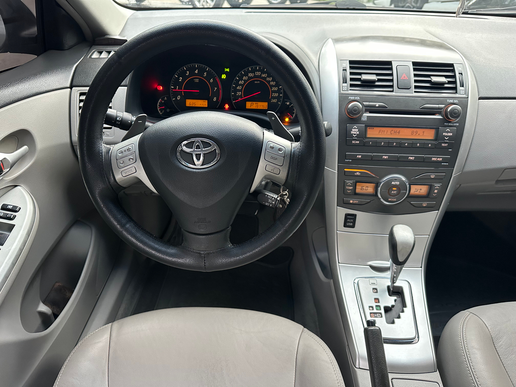 Toyota Corolla Prata