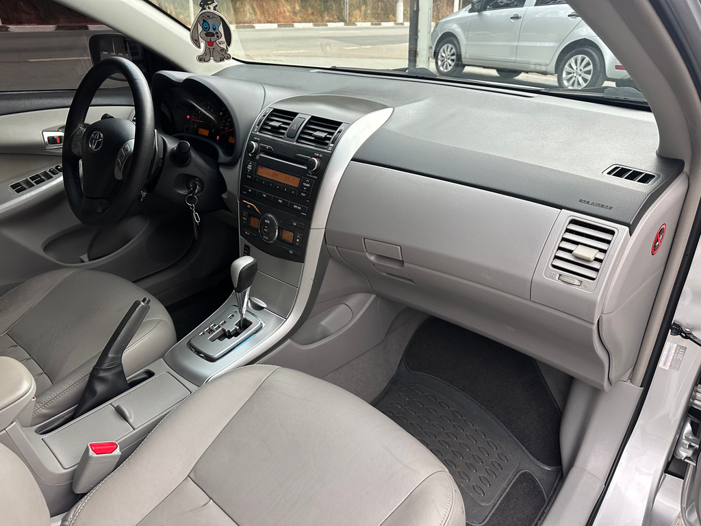 Toyota Corolla Prata