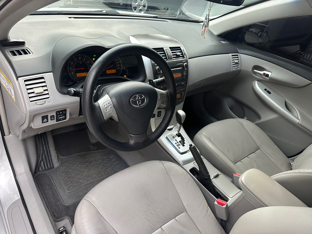 Toyota Corolla Prata