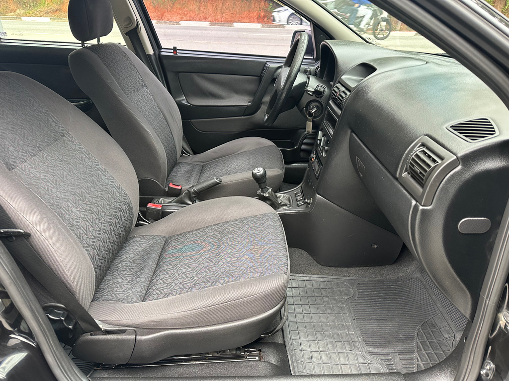 Chevrolet Astra Hatch Preto