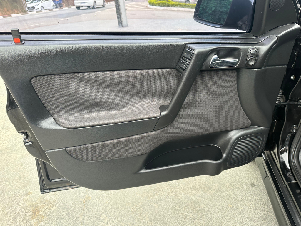 Chevrolet Astra Hatch Preto