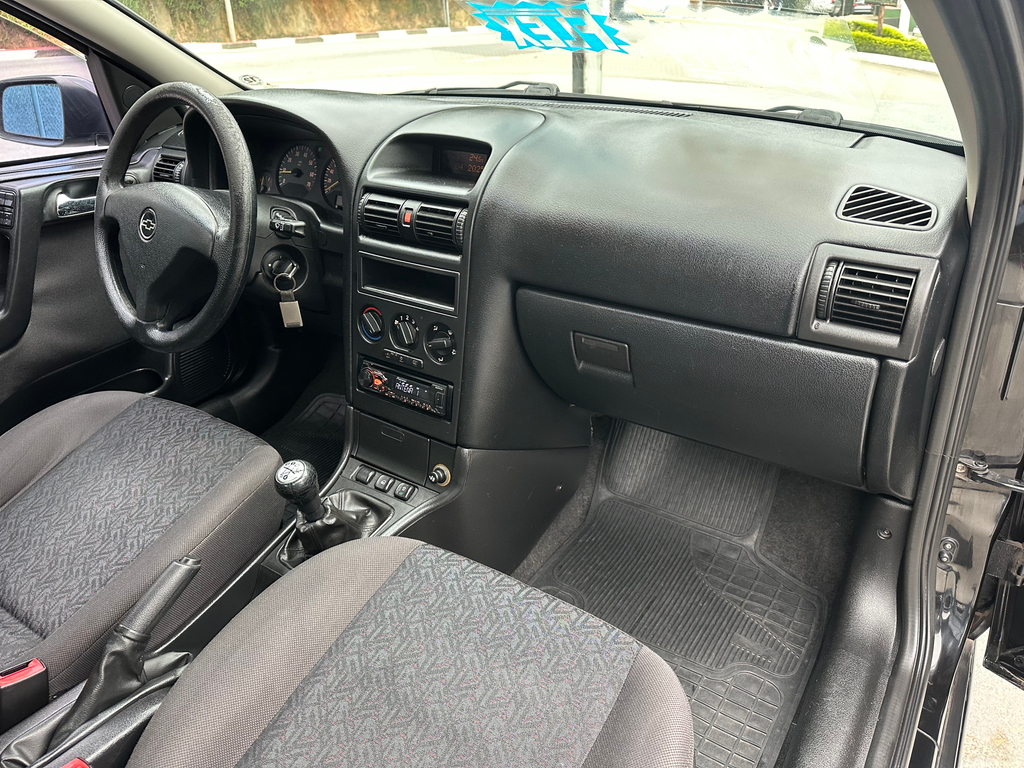 Chevrolet Astra Hatch Preto