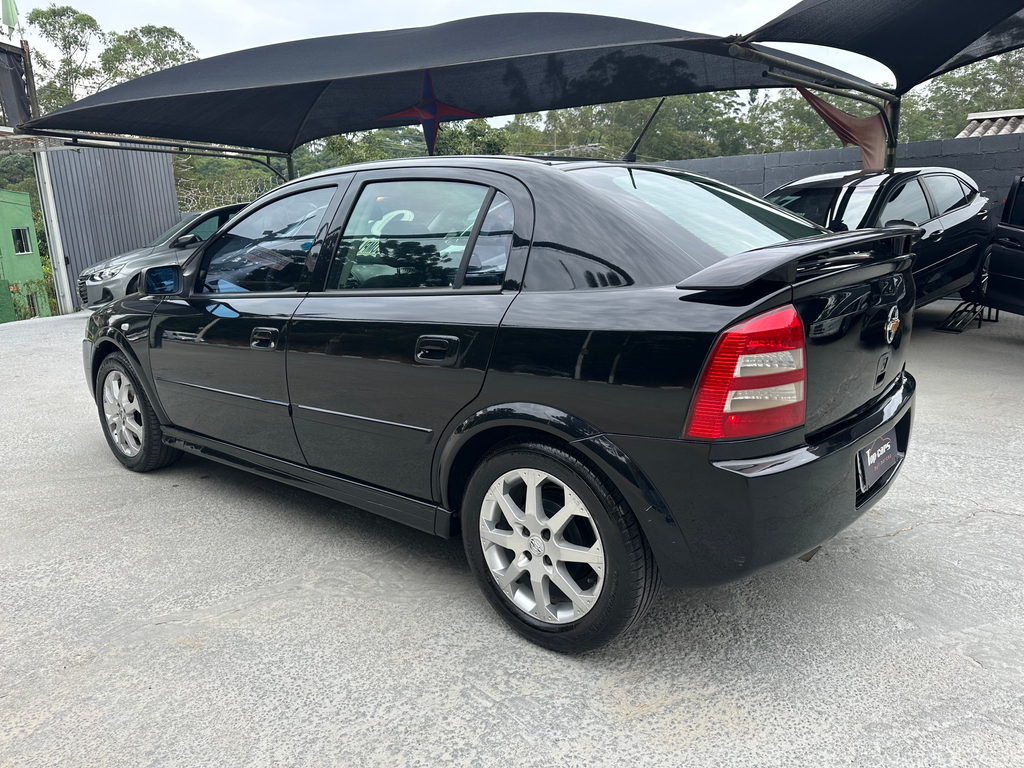 Chevrolet Astra Hatch Preto
