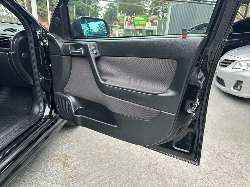 Chevrolet Astra Hatch Preto