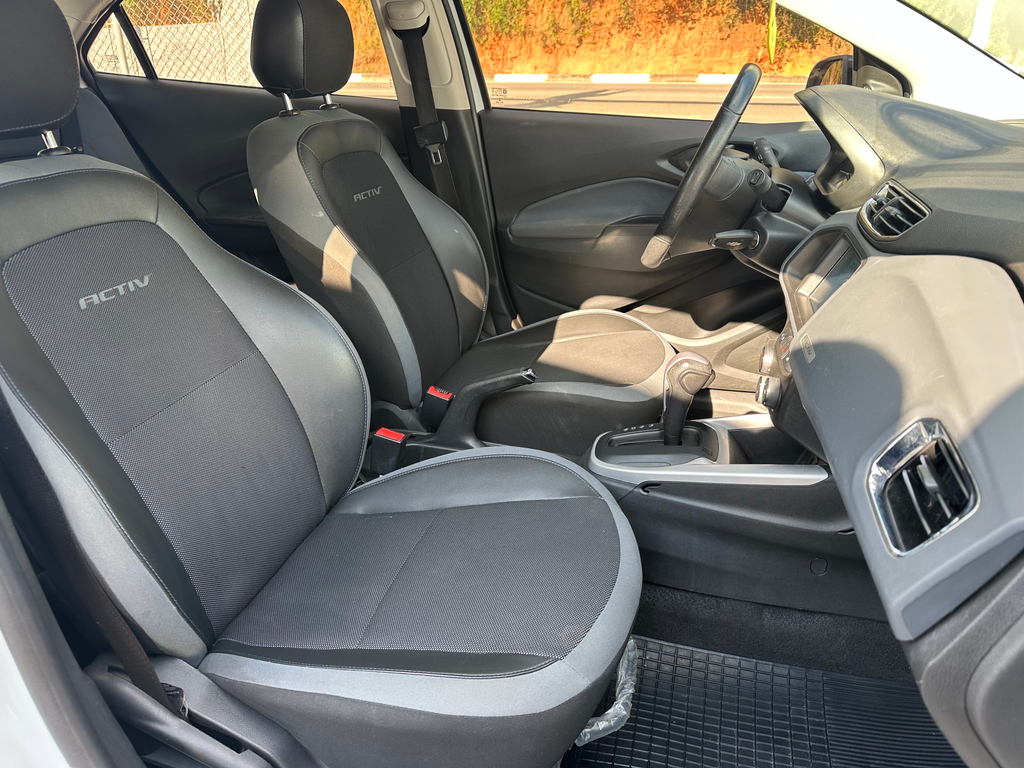 Chevrolet Onix Branco