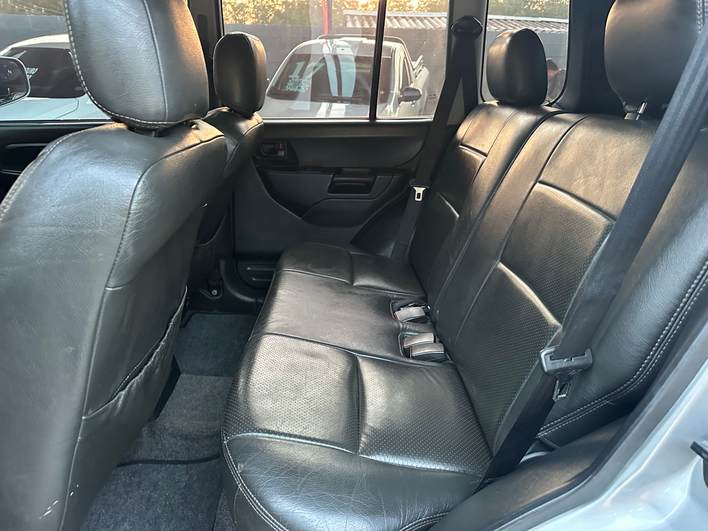 Mitsubishi Pajero Prata