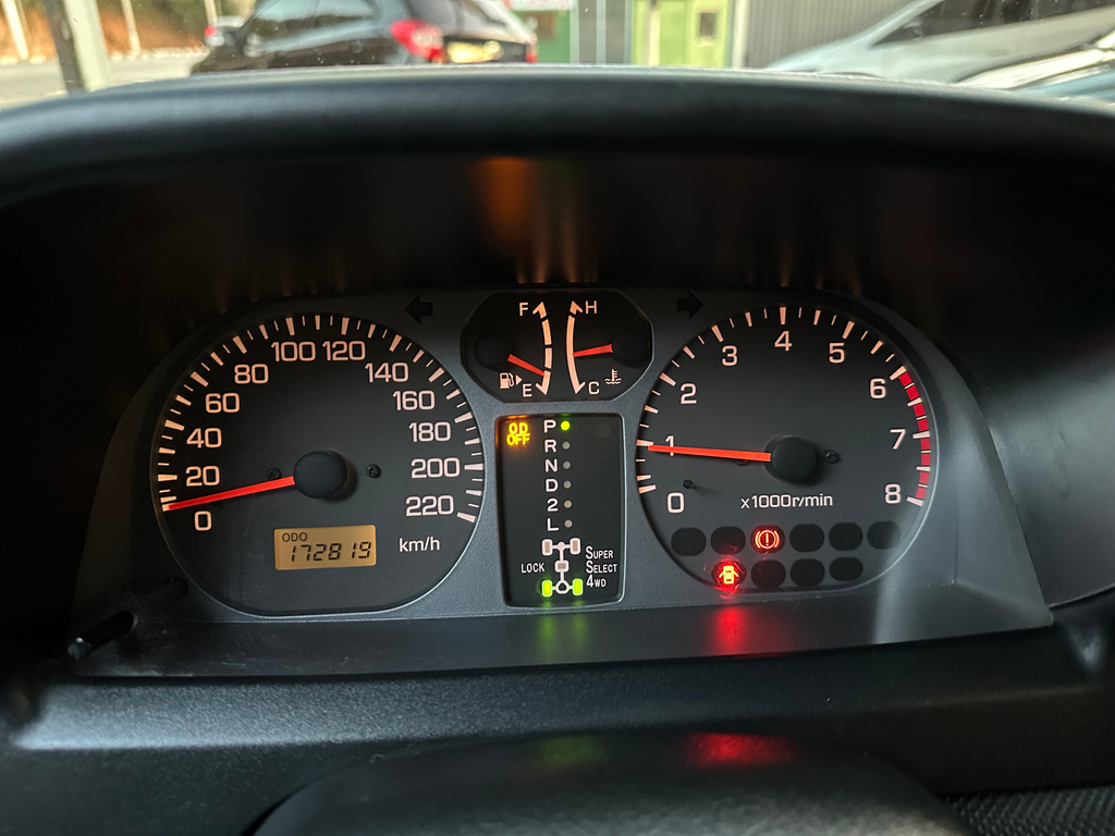 Mitsubishi Pajero Prata