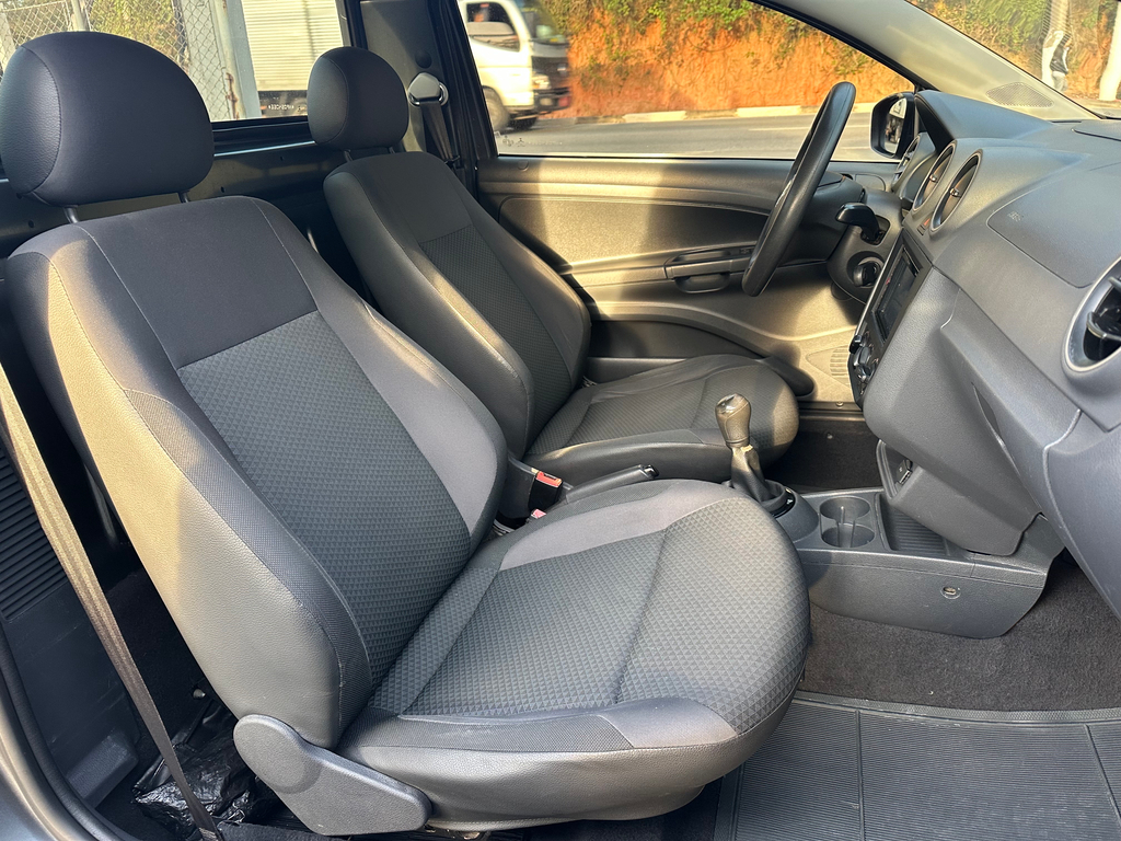 Volkswagen Saveiro Cinza