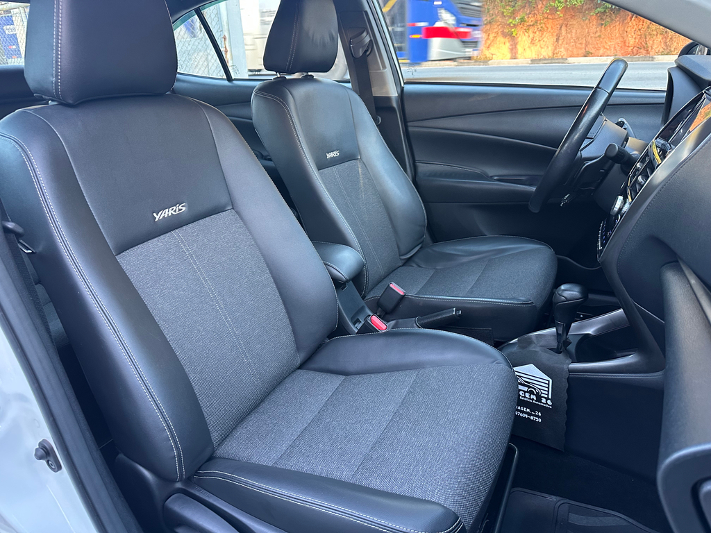 Toyota Yaris Branco