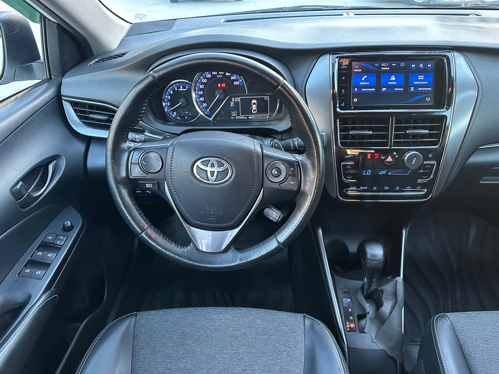 Toyota Yaris Branco