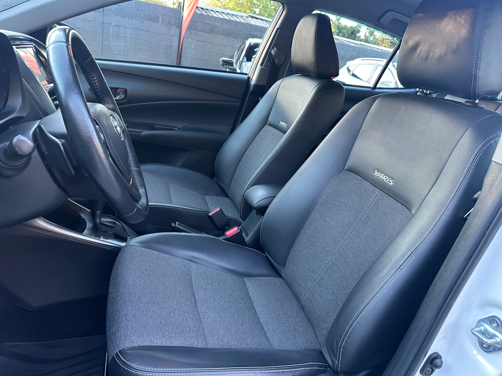 Toyota Yaris Branco