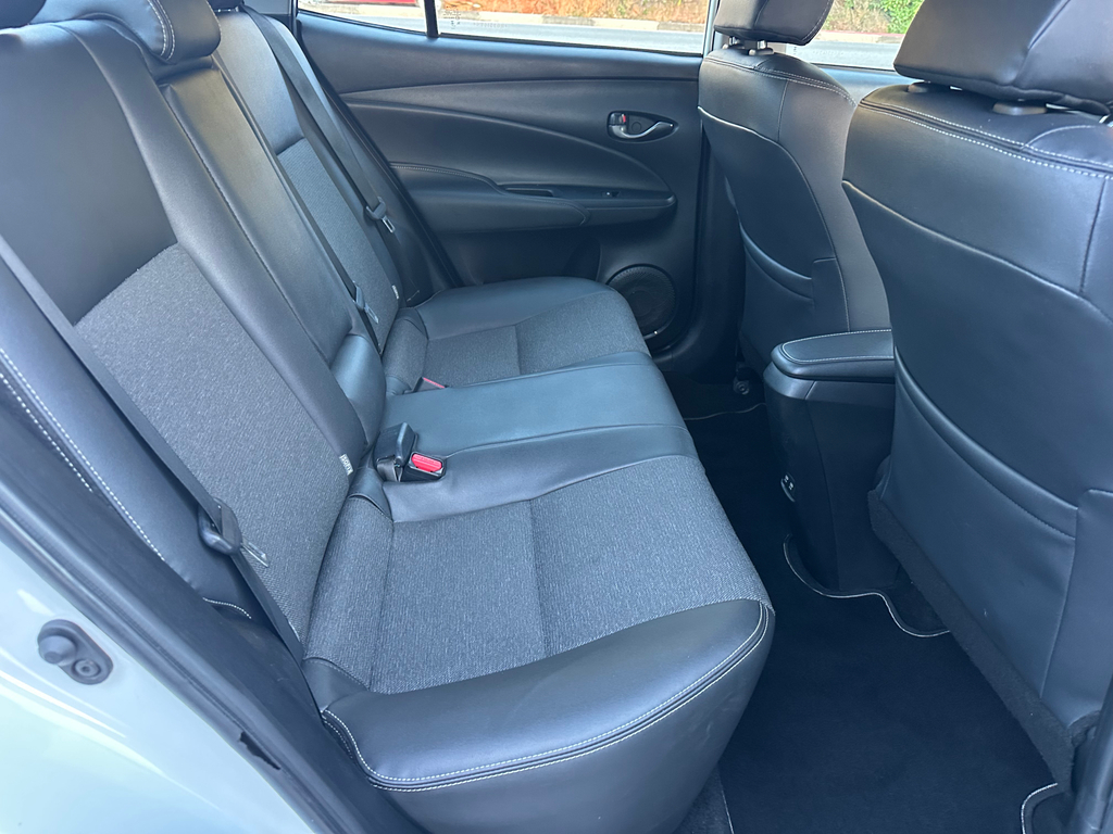 Toyota Yaris Branco