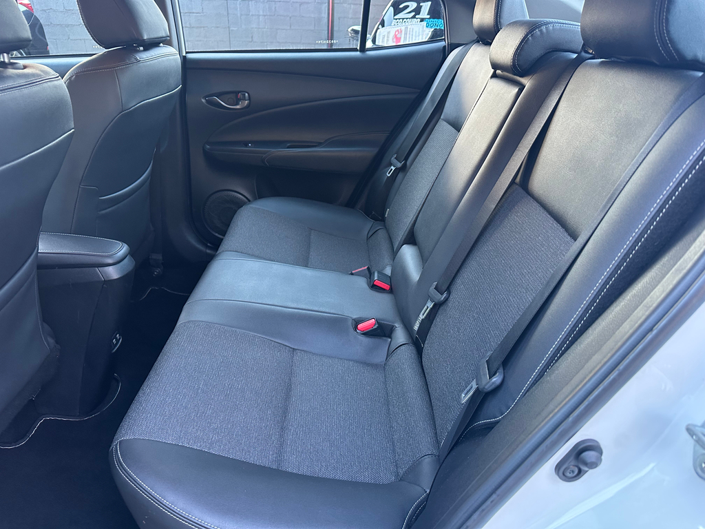 Toyota Yaris Branco