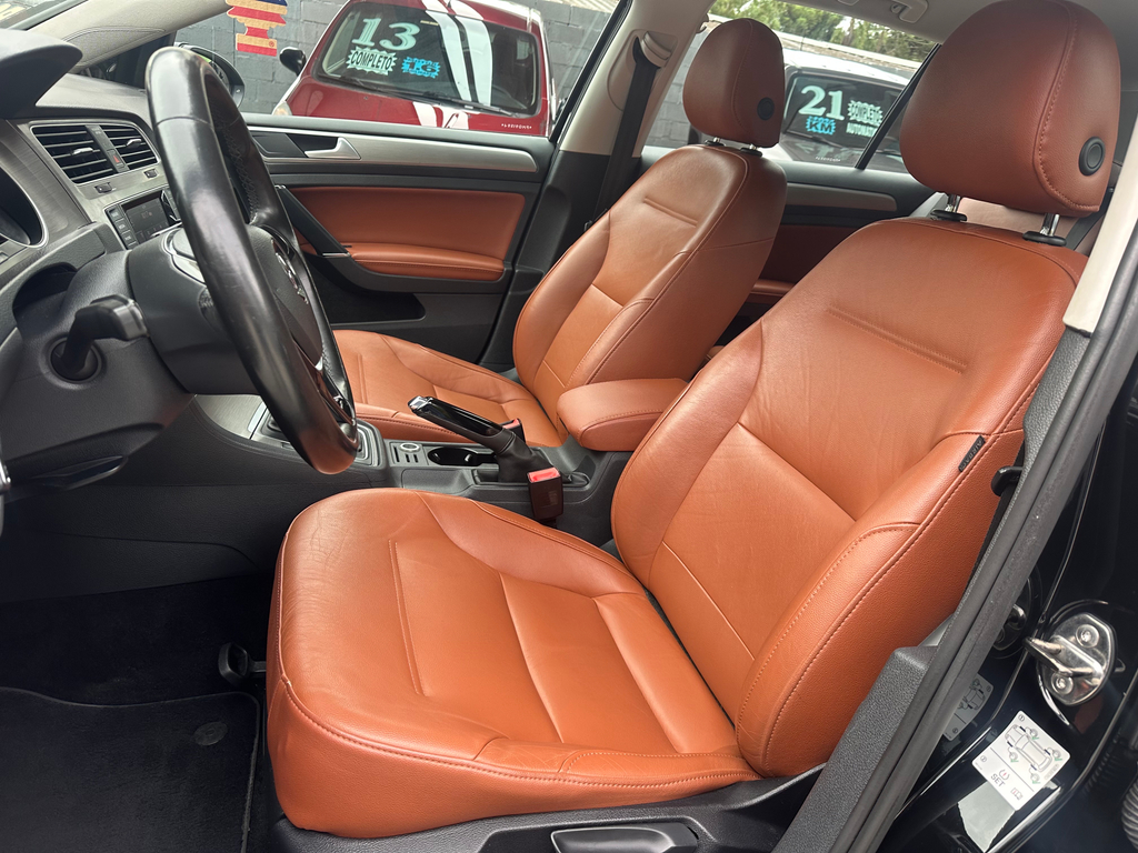 Volkswagen Golf Preto