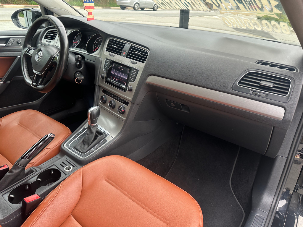 Volkswagen Golf Preto