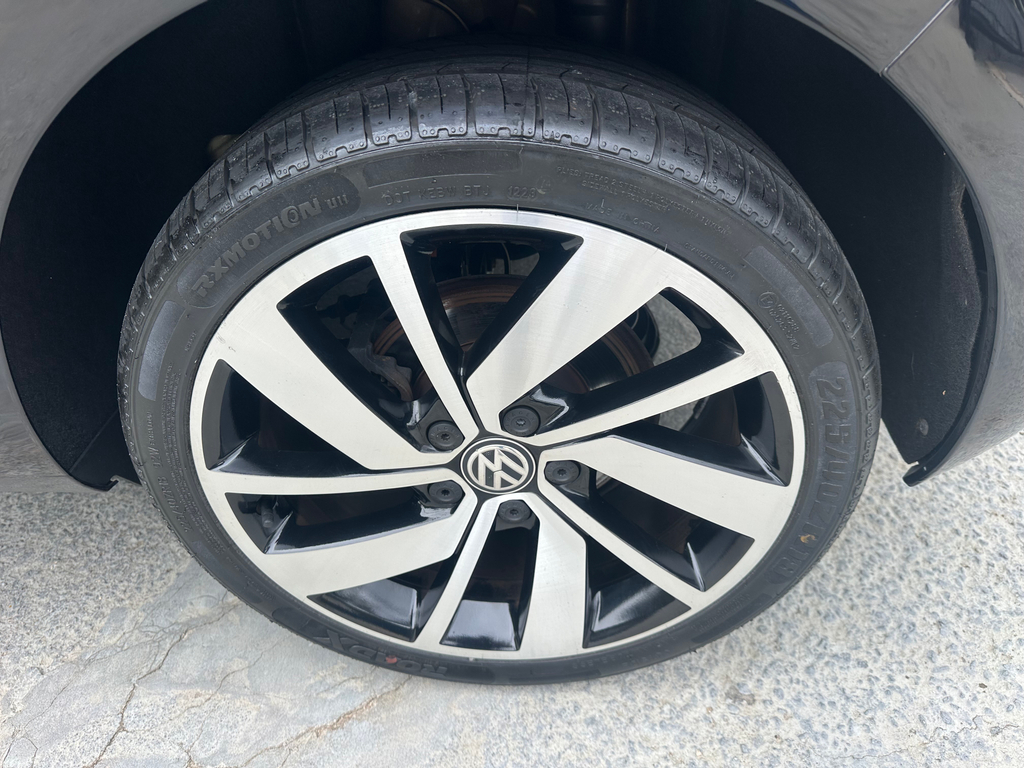 Volkswagen Golf Preto