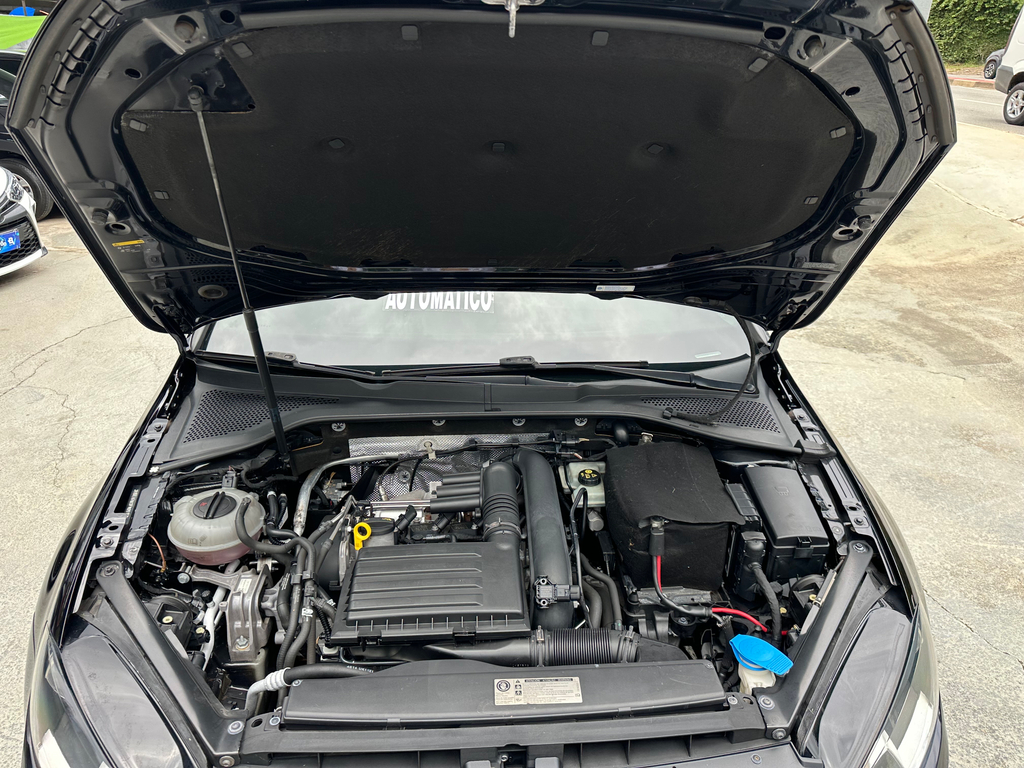Volkswagen Golf Preto
