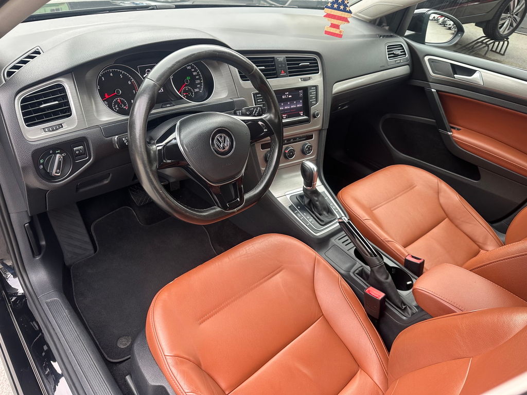Volkswagen Golf Preto