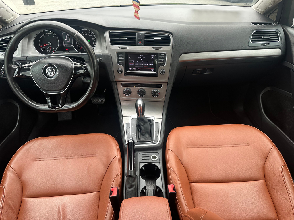Volkswagen Golf Preto