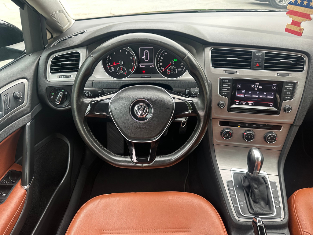 Volkswagen Golf Preto