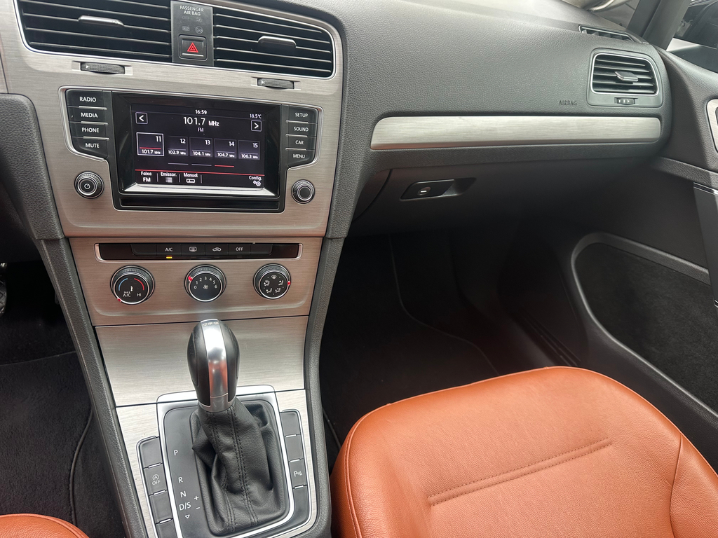 Volkswagen Golf Preto