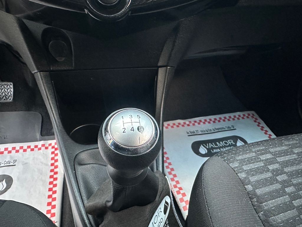Toyota Etios Hatch Cinza