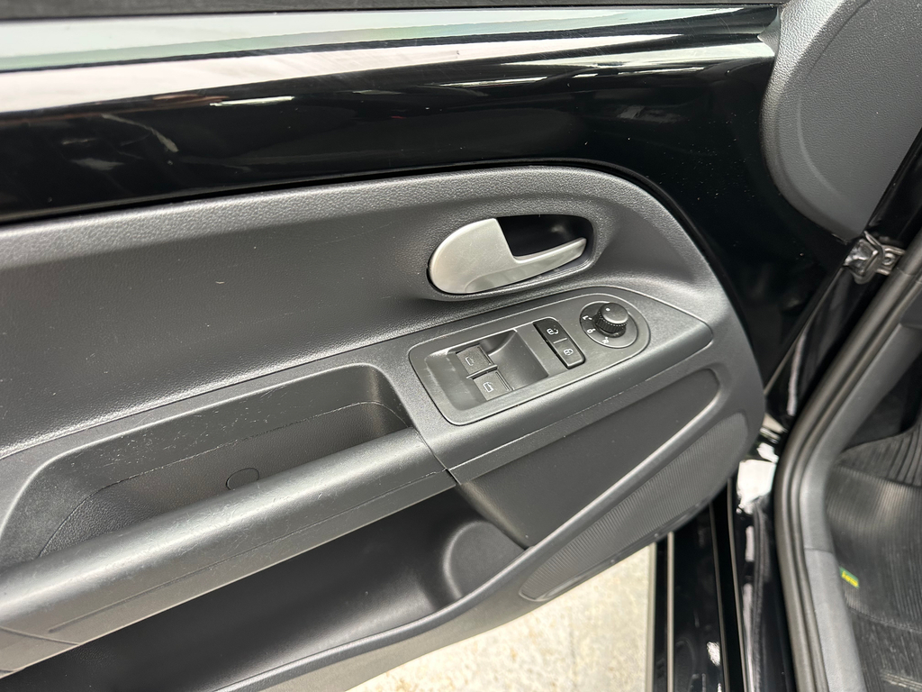 Volkswagen Up! Preto
