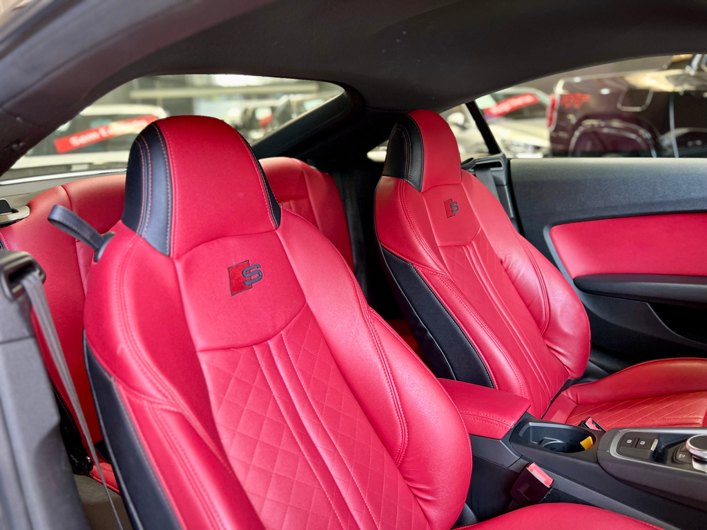 Audi TT Cinza