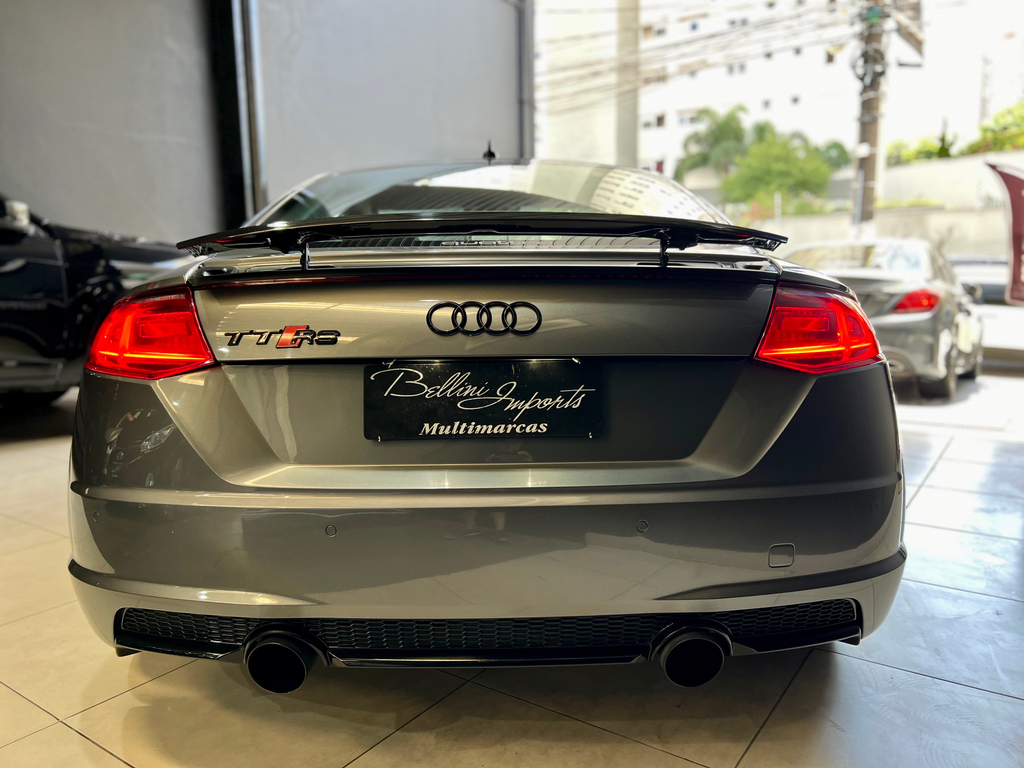 Audi TT Cinza