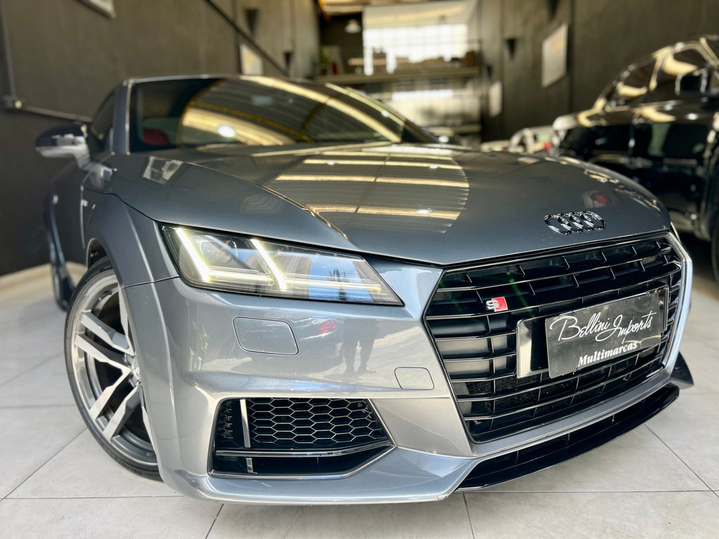 Audi TT Cinza