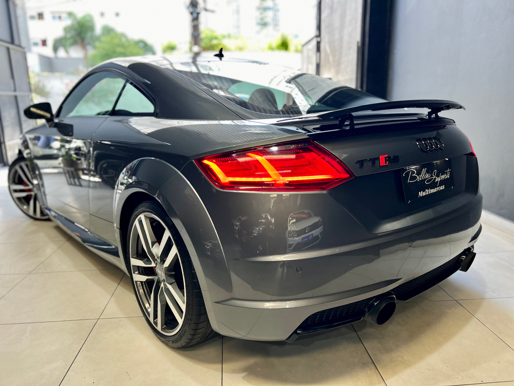 Audi TT Cinza