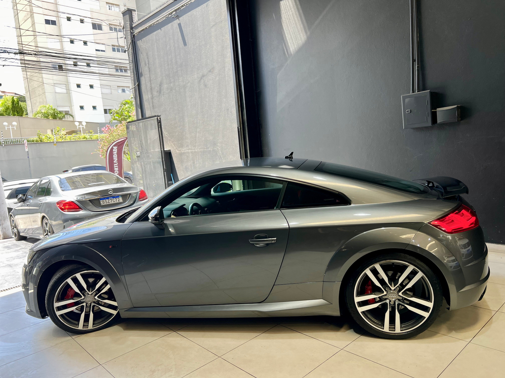 Audi TT Cinza