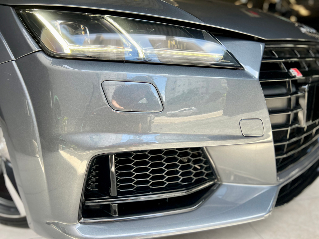 Audi TT Cinza