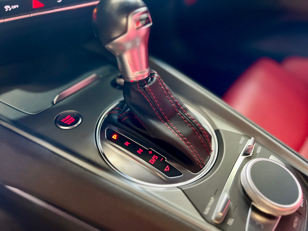 Audi TT Cinza