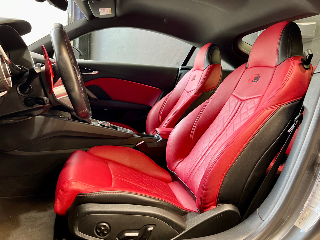 Audi TT Cinza