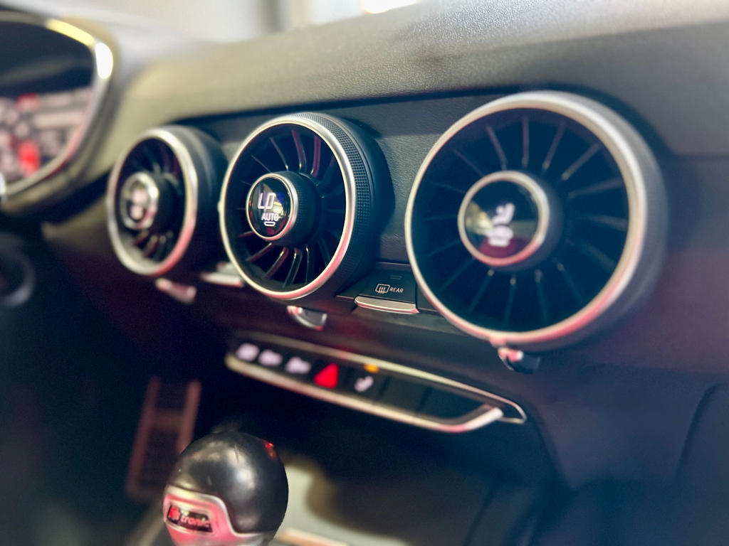 Audi TT Cinza