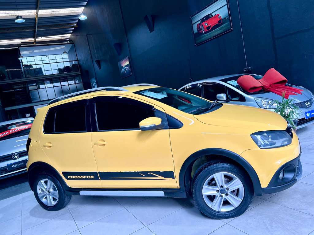 Volkswagen CrossFox Amarelo