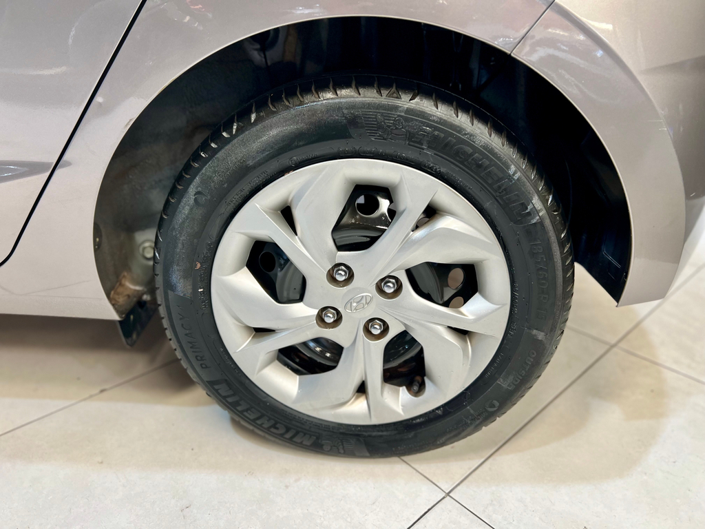 Hyundai HB20 Prata