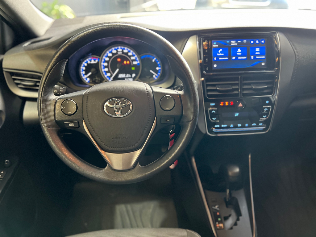 Toyota Yaris Hatch Preto