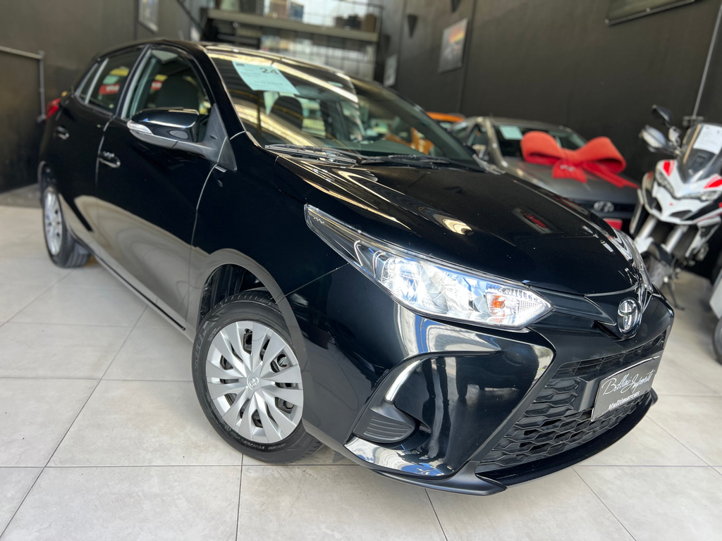 Toyota Yaris Hatch Preto
