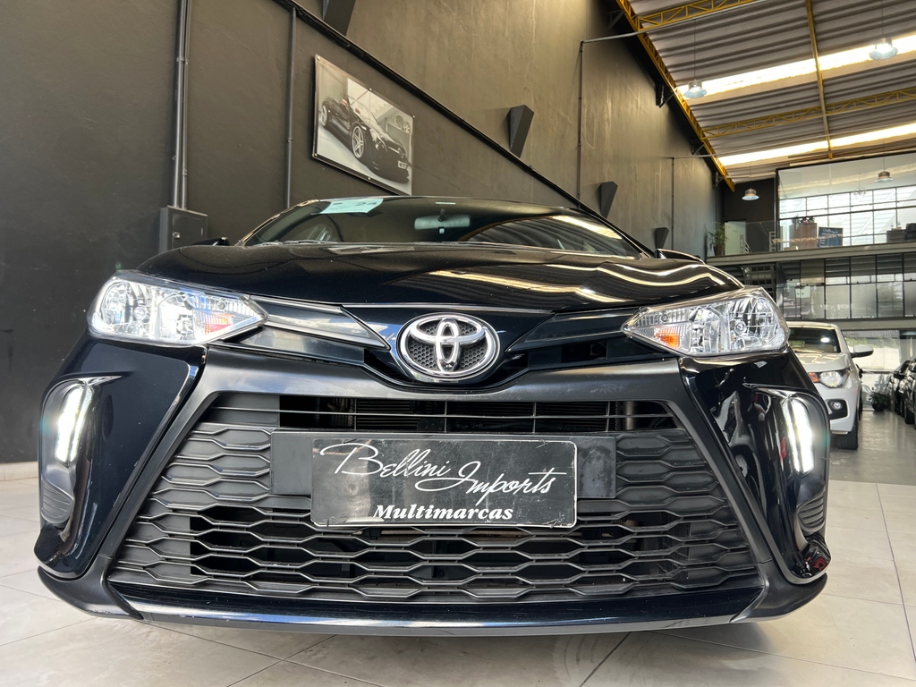 Toyota Yaris Hatch Preto