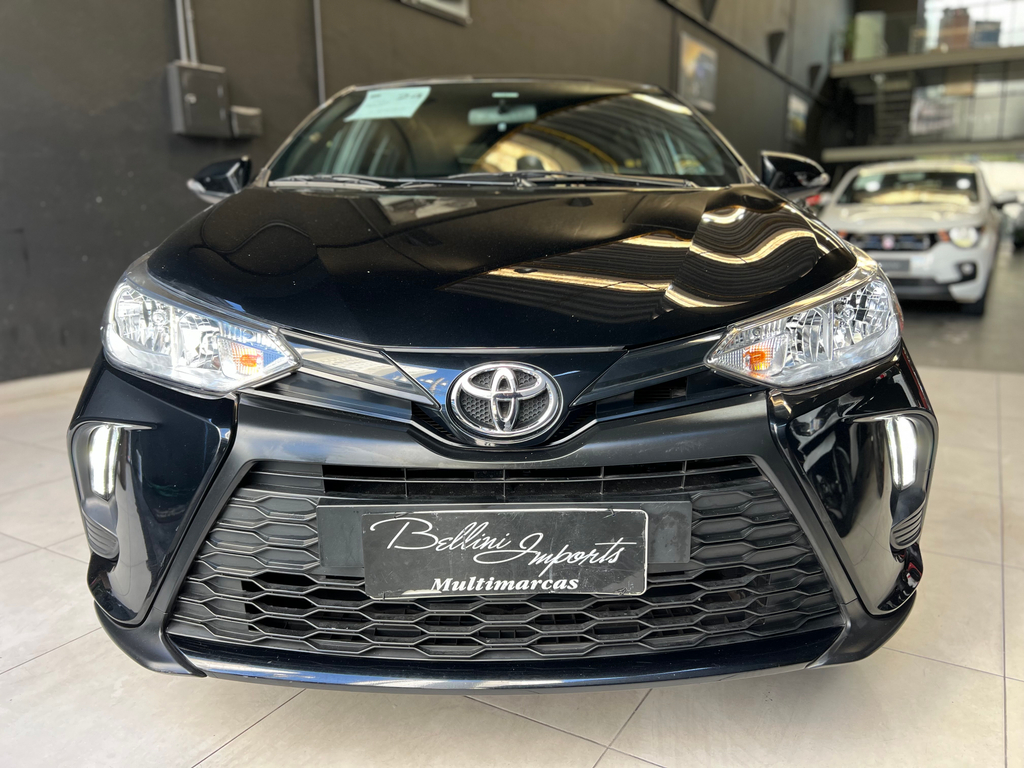 Toyota Yaris Hatch Preto