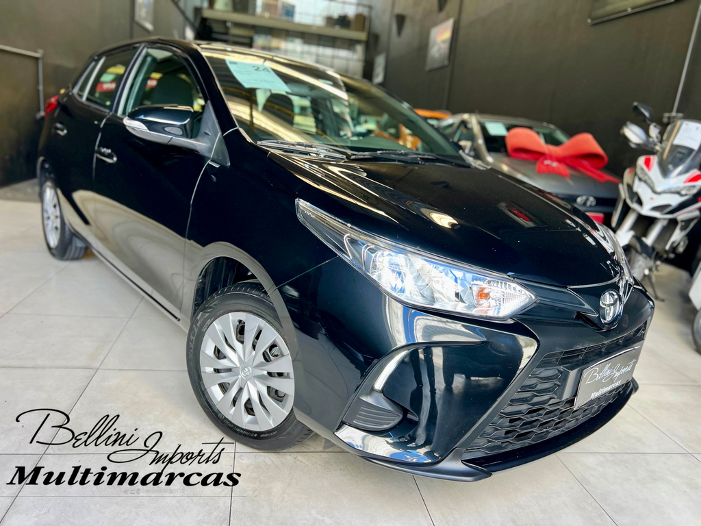 Toyota Yaris Hatch Preto