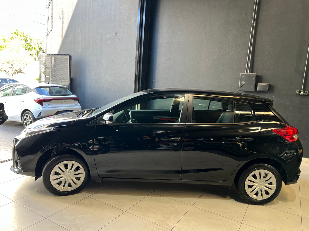 Toyota Yaris Hatch Preto