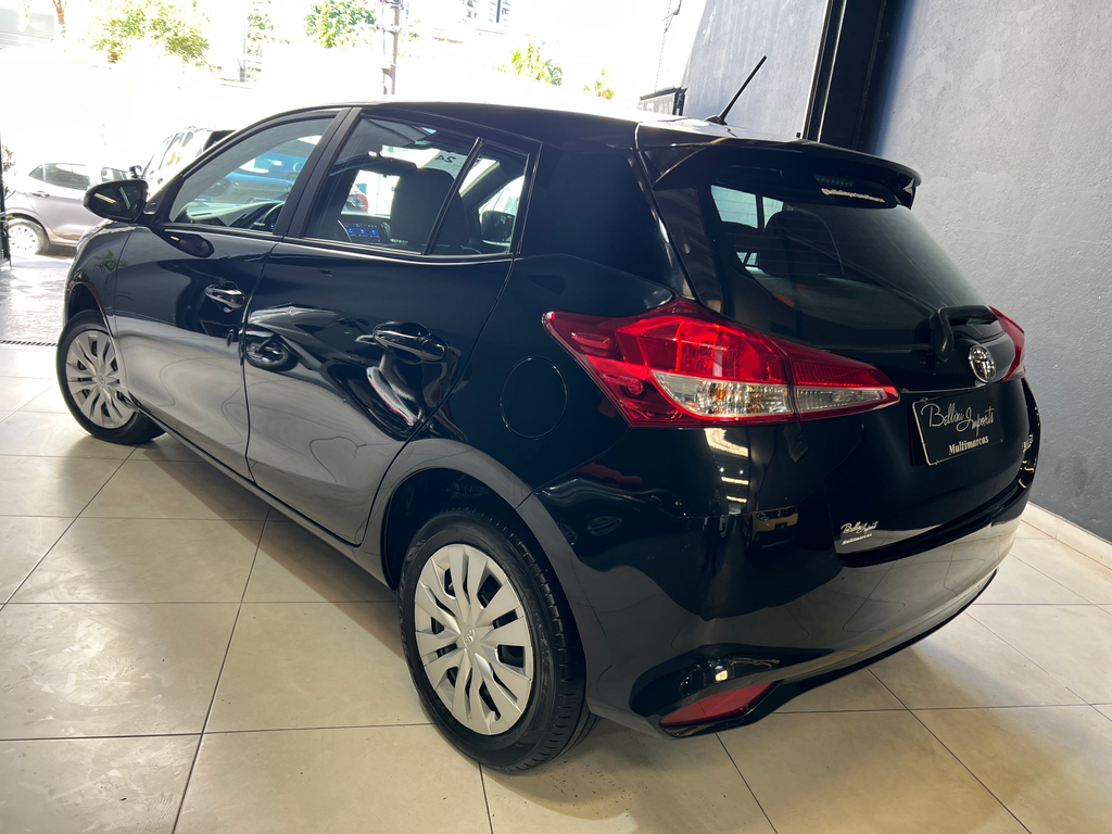 Toyota Yaris Hatch Preto