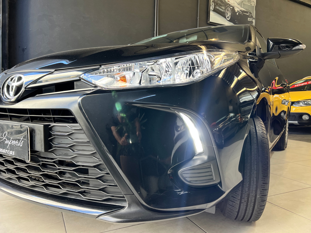 Toyota Yaris Hatch Preto