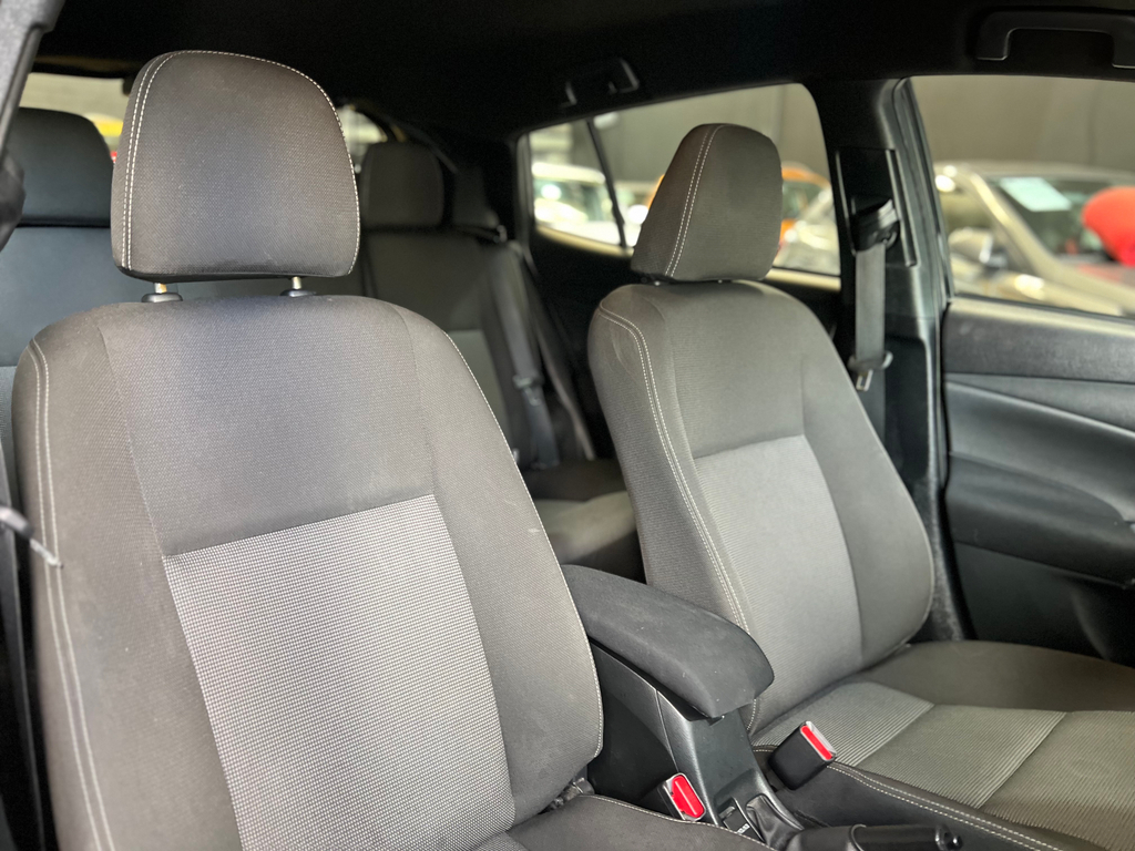 Toyota Yaris Hatch Preto