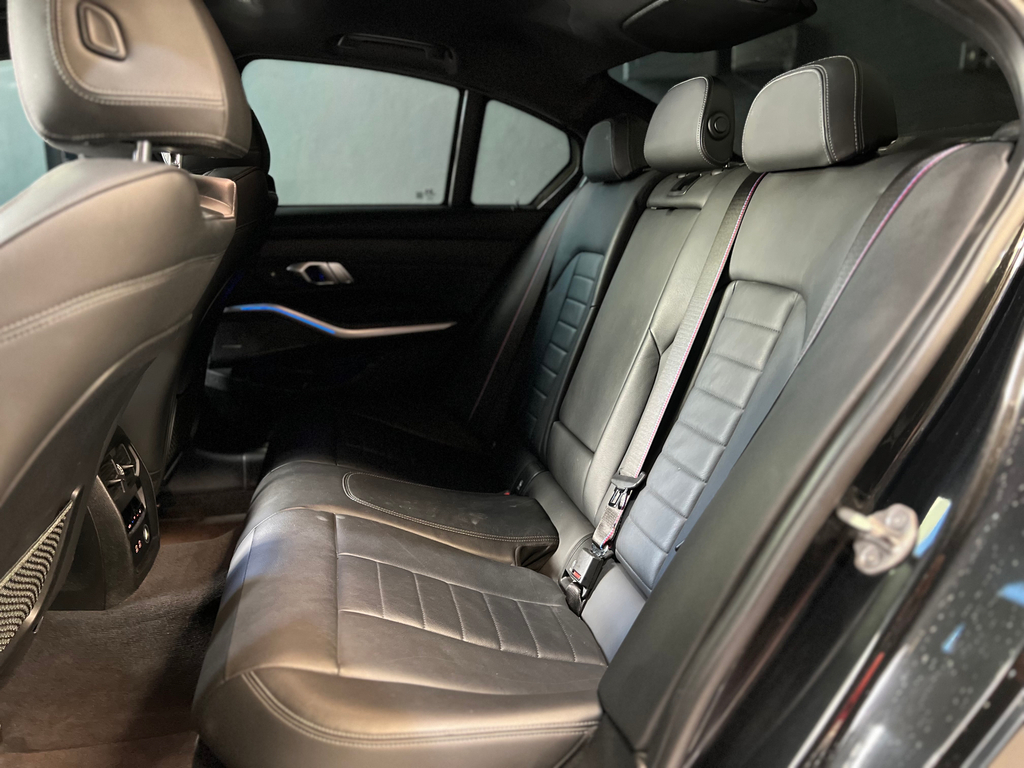 BMW 320i Preto