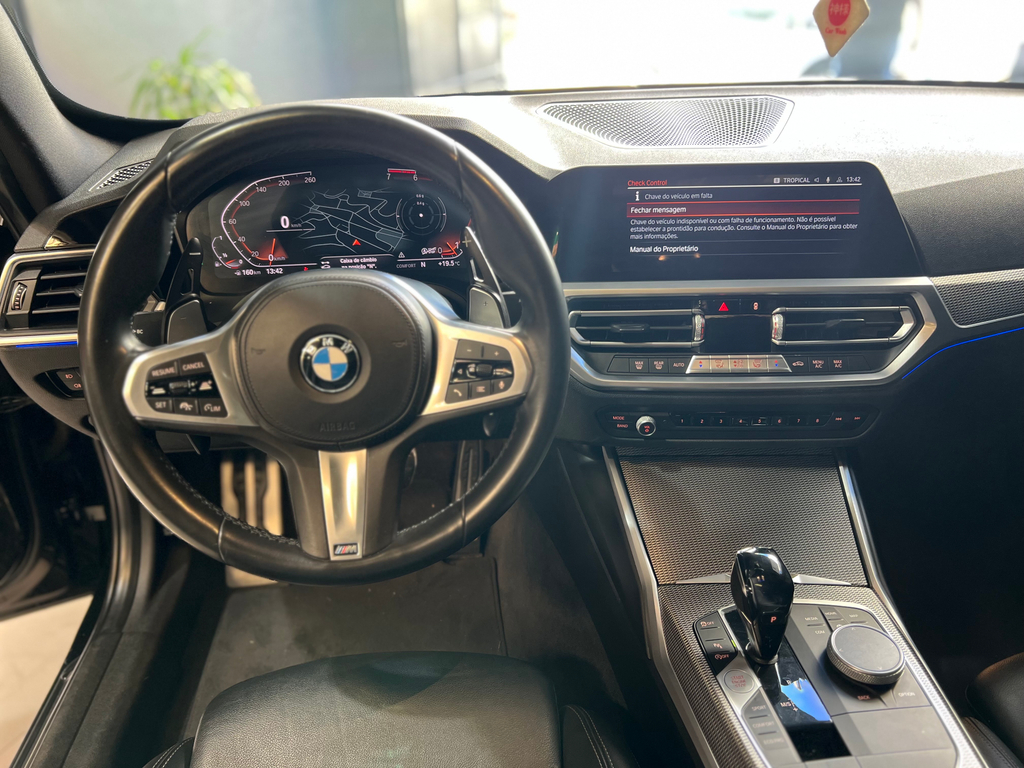 BMW 320i Preto