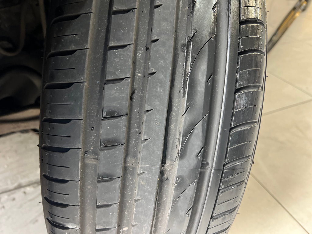BMW 320i Preto